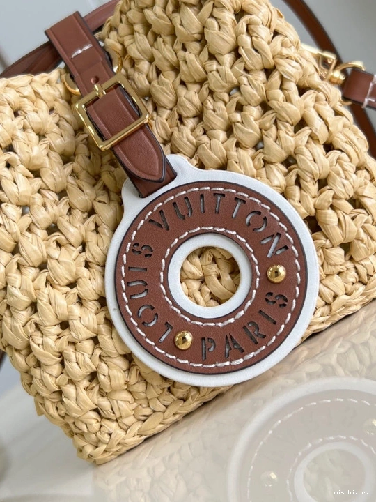 WIS VUITTON PURSE LOUIS NOÉ 1025